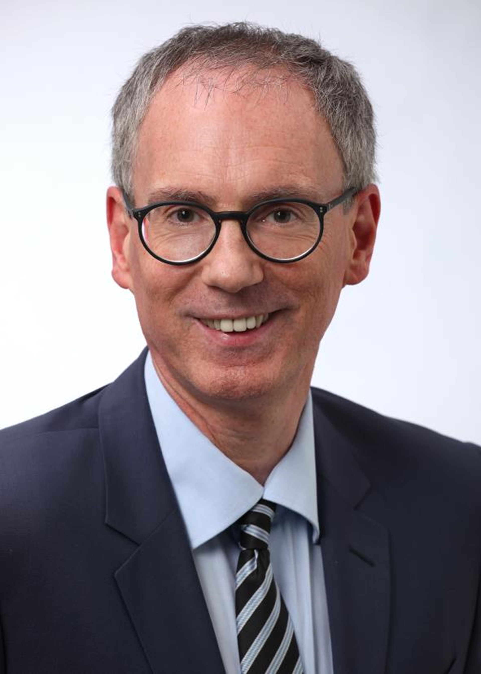 Dr. Schröder, Michael